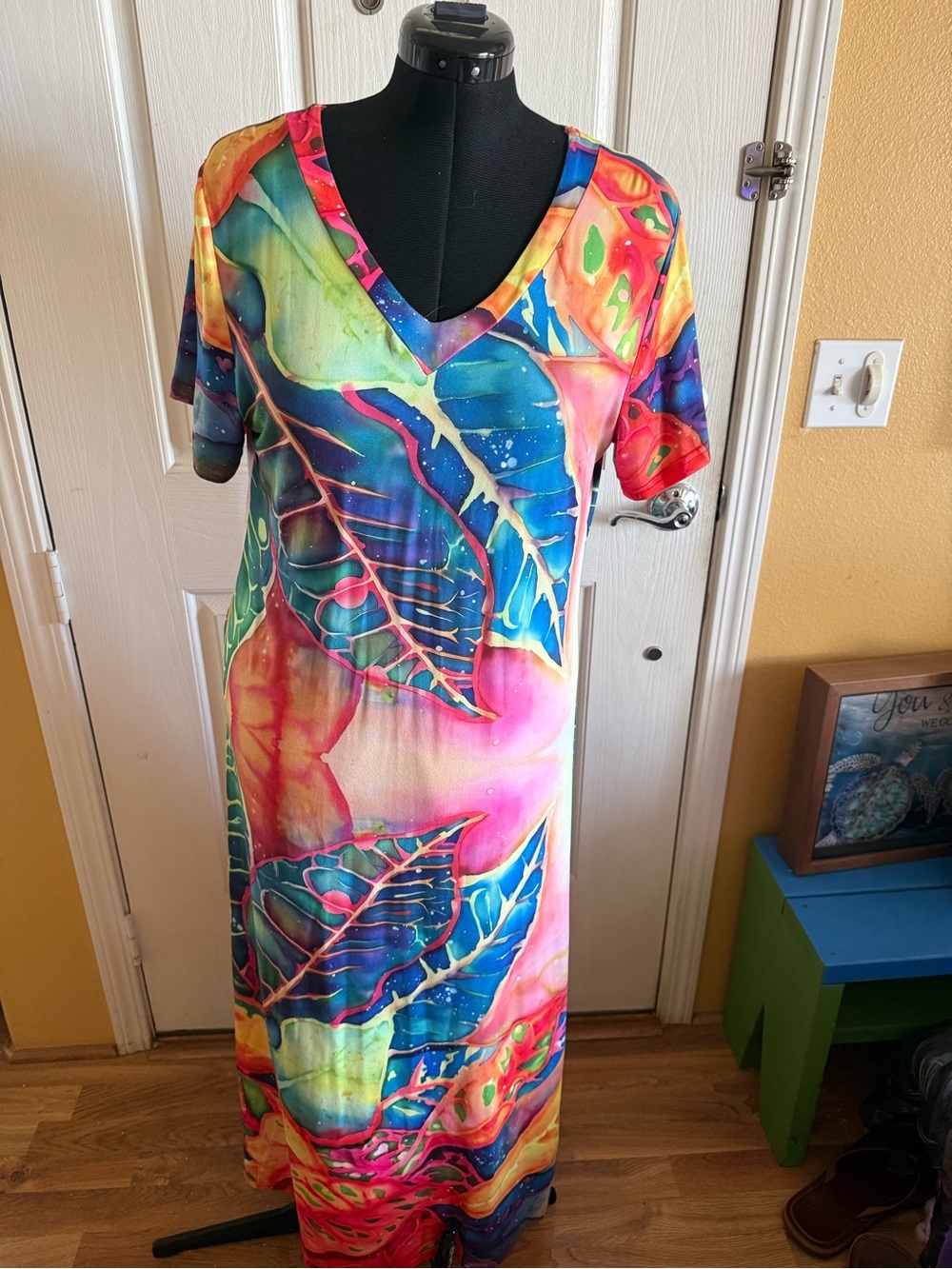 Vibrant Tropical Leaf V-Neck Maxi Dress